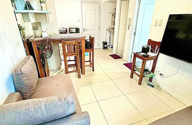 1br Pool view Free Pool, gym n cinemaFast WiFiNerflix/Karaoke/Boardgames