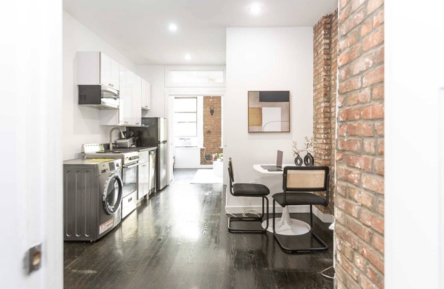 1BR, w/ w/d in unit, By Subway