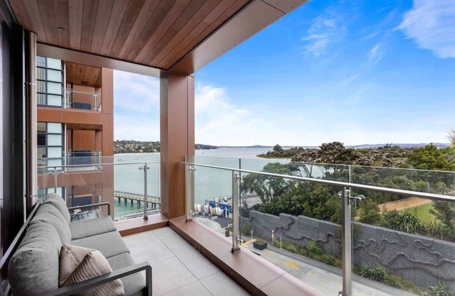 1BR with Balcony, Free Parking & Close to Ferry