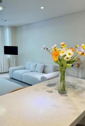 1min to Hongdae Eat and Shop