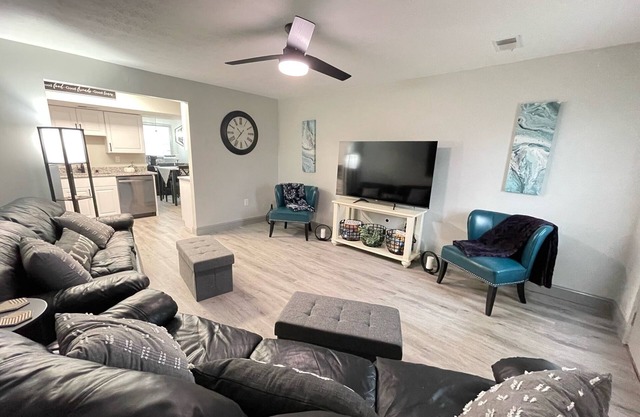 1st Floor Completely Remodeled, Pets Welcome!!! King & Queen Beds, W/D in Unit.,