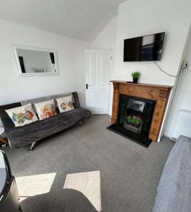 1st Floor Flat in Mews