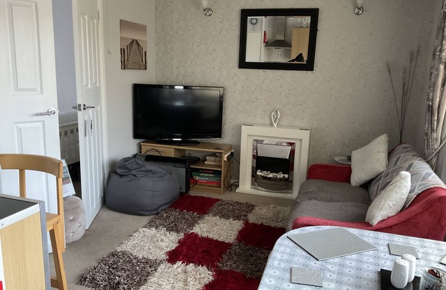 1st Floor Hillview 2 bedroomed central location