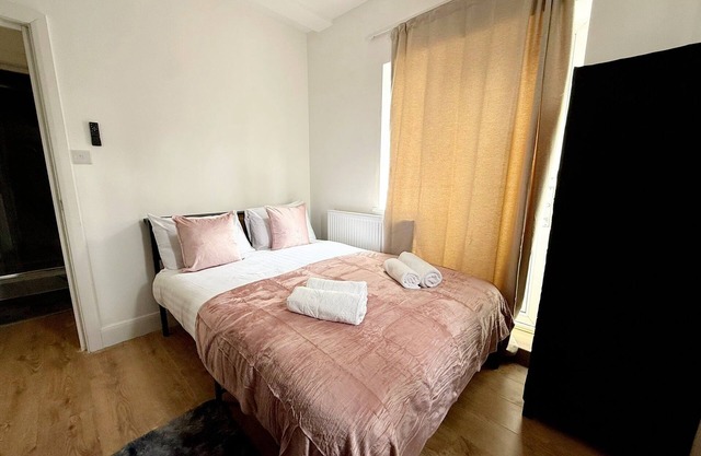 1st Floor Quadruple Room in Wembley!-RD