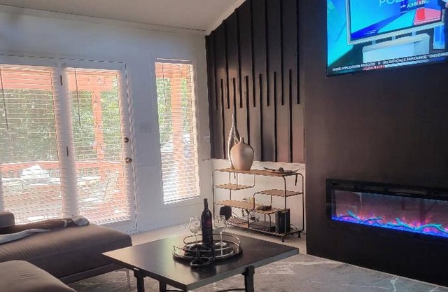 Luxury. Retreat 2.2 Miles from the Shoppes at Rivers Crossing in North Macon
