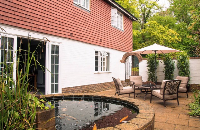 2/3 bed house. Short walk to Knole Park, Sevenoaks Train Station & High Street