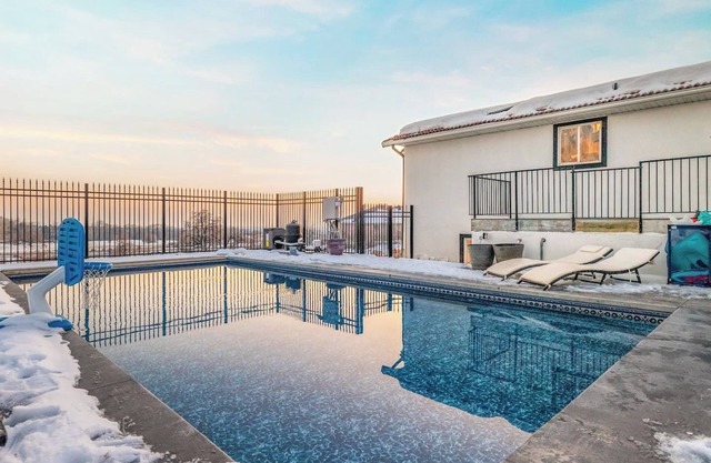 2, 30 off Rental Car, Pool Spa Gym, 0 Fees, Crib