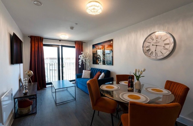 2-bedroom penthouse in city center w/ skyline view & 5-min from Anfield stadium