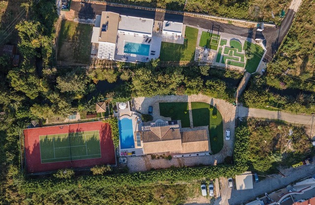 2 Adjacent Villas With Tennis, Mini Golf, Large Pool, Jacuzzi, Pool Table & More