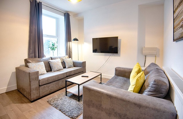 2 Bathrooms, 5 Bedrooms, Available Parking
