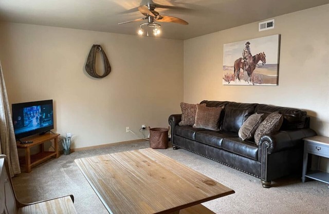 2 BD in North Laramie