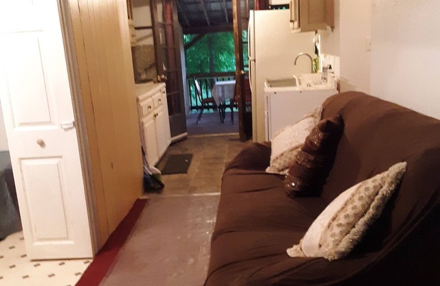 2 bdr APT in the country surrounded by mountains and close to many attractions