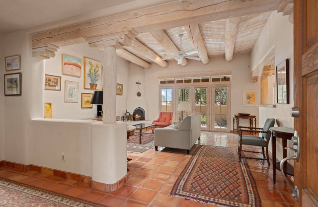 2 BDR + Den Sleeps 4 | 2 Car Garage | Washer/Dryer