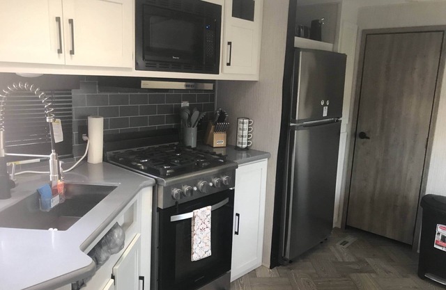 2 Bdrm 2 Bath Trailer Near Sand Hollow and Zion/Bryce National Parks