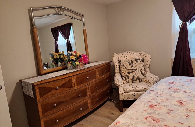 2-bdrm apt in charming Woodbridge w/ AC, WiFi, 45 mins south of Washington, DC