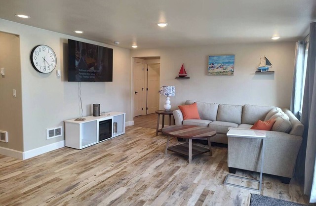 2 bdrm Walking distance to all