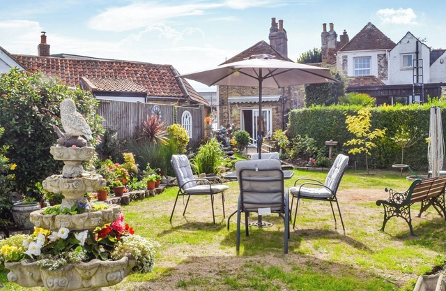 2 bedroom accommodation in Saint Margaret’s at Cliffe