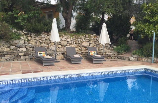 Casita 1 et 2: 5 lits, 10 personnes Détendez-vous au bord de la piscine surplombant le lac!