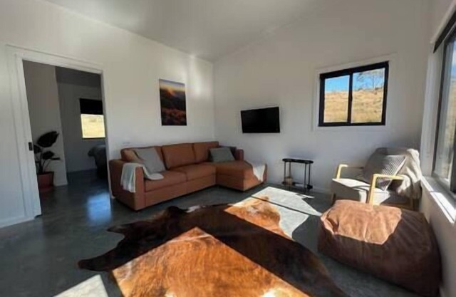 2 beautiful new cabin with views of lake Jindabyne