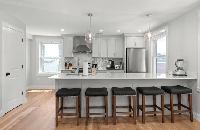 2 Bed, 1.5 Bath Stunning Apartment, Central Andover Location