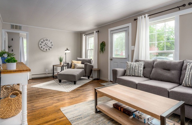 2 bed, 1 bath, Designated Workspace