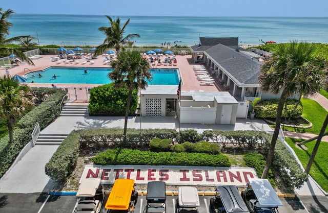 2 Bed 1 Bath Pet Friendly Beach Bungalow