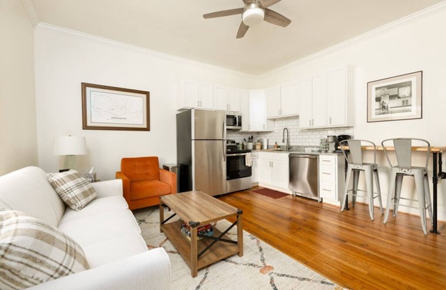 2 bed 1bath modern and cozy condo in vibrant neighborhood downtown Greensboro