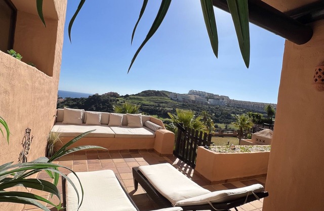 2 chambres, 2 salles de bain Appartement avec grand balcon