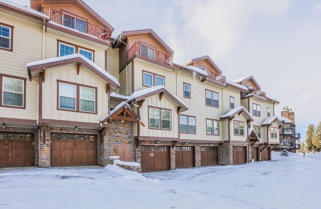 Condo 2 chambres 2 salles de bain, garage chauffé sur Winter Park Bus Route, 6 couchages confortablement
