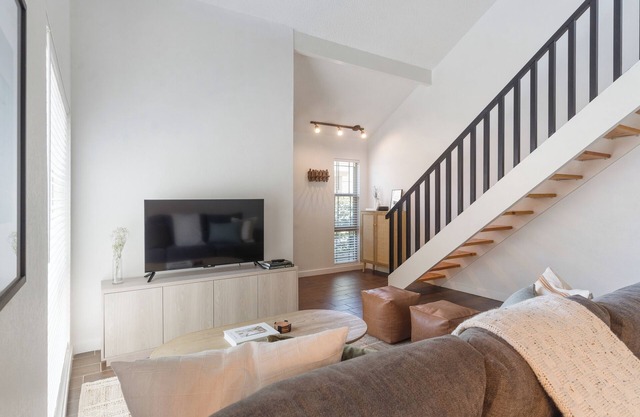 Spacious 2 bedroom condo in great central location