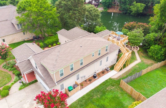 2 bed/2 bath with LR, DR, Kitchen, Laundry & Deck