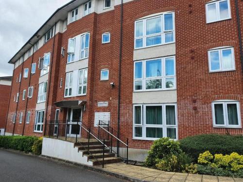 2 Bed Apartment - Sleeps 5 - Pets - Parking - Wifi