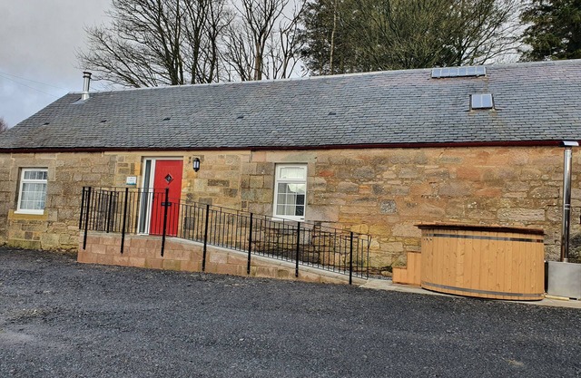 Inviting 2-Bed Barn with hot tub near Muirkirk