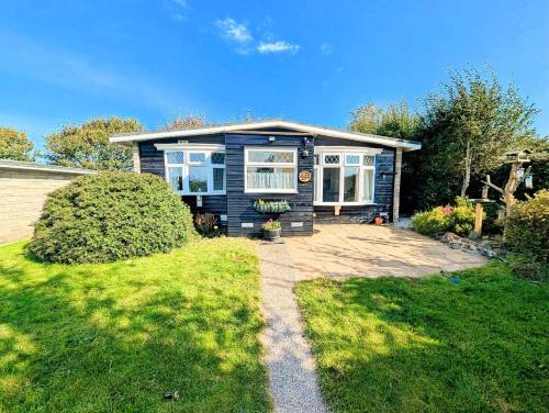 2-Bed Bungalow Retreat, Welcombe