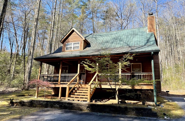 2 bed Cabin w/ HOT TUB close to Helen #16