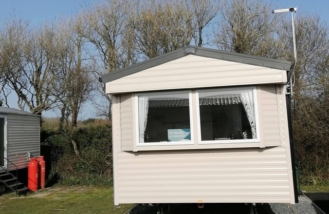 Roulotte-Famille-Salle de bain privée séparée-Pas de vue-2 Bed Caravan
