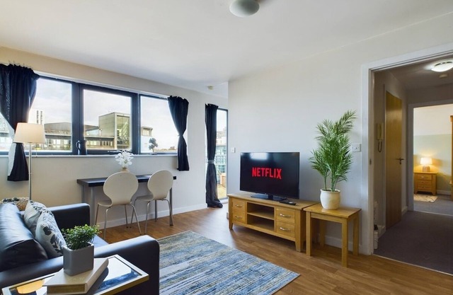 2 Bed | Central Liverpool | Sleeps 4 | Parking