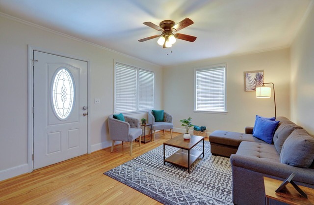 2 Bed - Charming Home - Cayce (W Columbia)