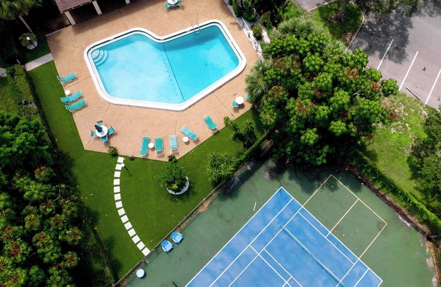 2 bed condo close to AMI with a spectacular lake view!