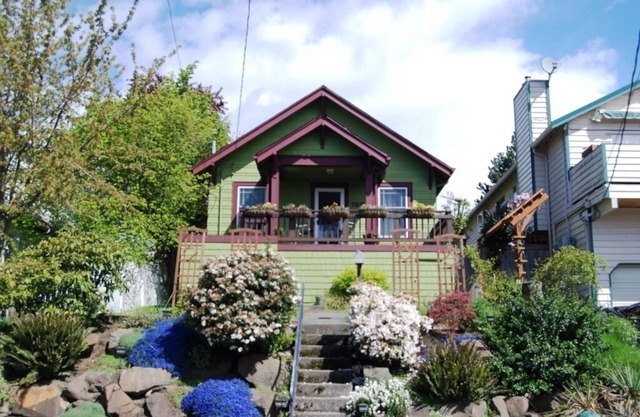2-Bed Craftsman with Private Garden, Steps to Green Lake & Downtown Seattle