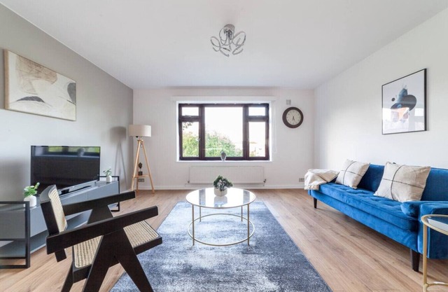 Charming 2-Bedroom Flat in Ealing