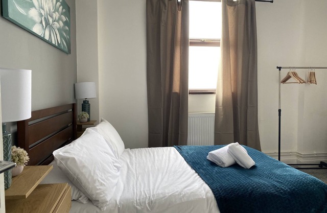 Modern 2 Bedroom Flat in Robert st, Swansea