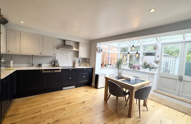 2 Bed Holiday Home with River Views