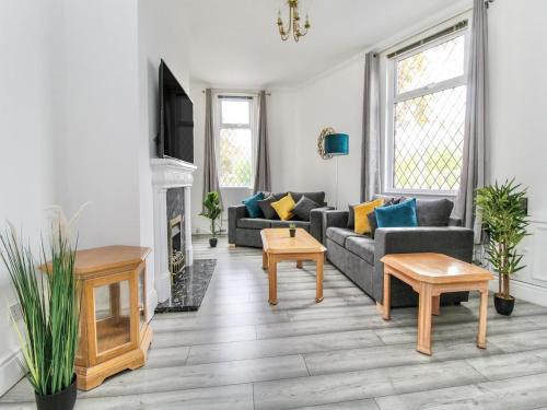 2 Bed House, Sleeps 5, Ideal for Contractors, St Helens, Long Term Stays Weekly & Monthly Offers