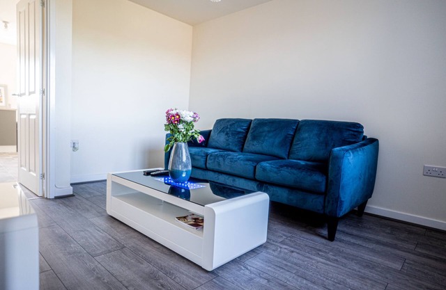 Stunning 2-Bed House in Manchester with canal view