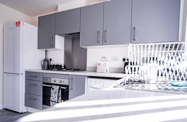 Stunning 2-bed House in Manchester With Canal View