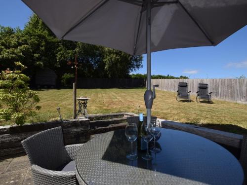 2 Bed in Charmouth DC077