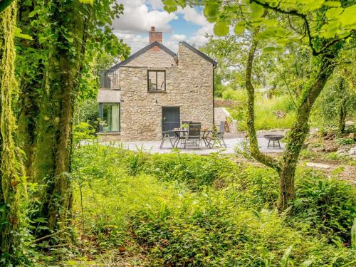 2 bed in Cowbridge 88000