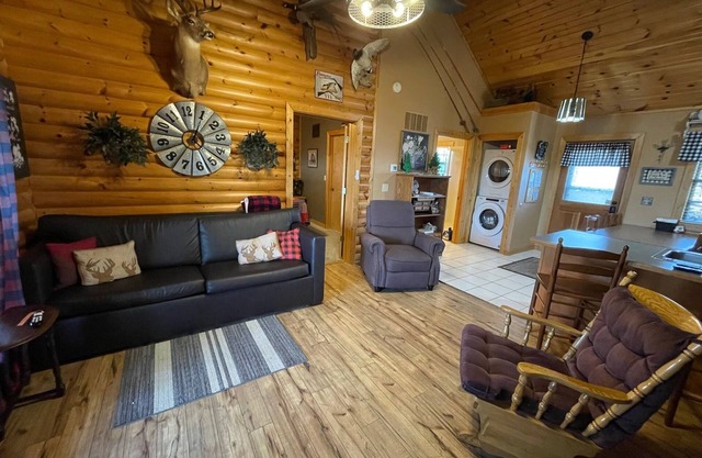 Log Cabin, Boisé, Au calme, 2 jacuzzi, WiFi, sentiers de la nature, à 1 mile de SD
