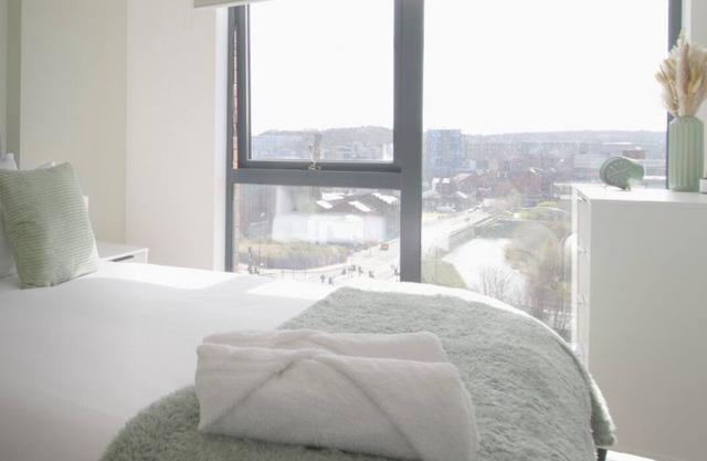 2-Bed Penthouse | Balcony | Central